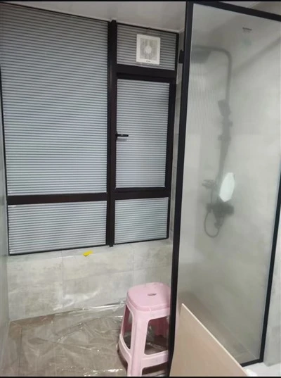 এক্সস্ট ফ্যান সহ অ্যালুমিনিয়াম উইন্ডো